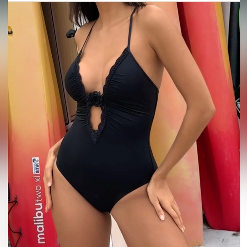 BECCA COLETTE PLUNGE 1PC